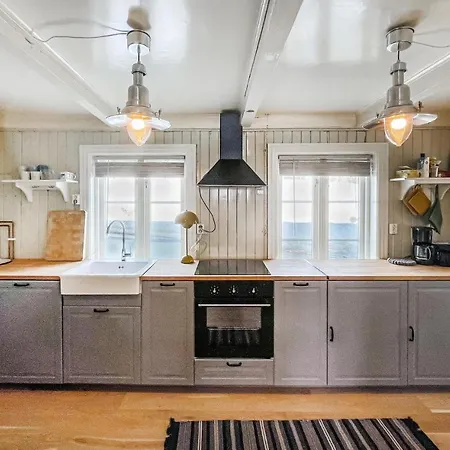 Holiday home Stunning In With Kitchen Alen