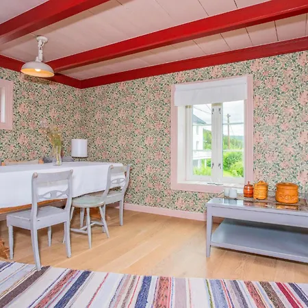 בית נופש 3 Bedroom Cozy In *